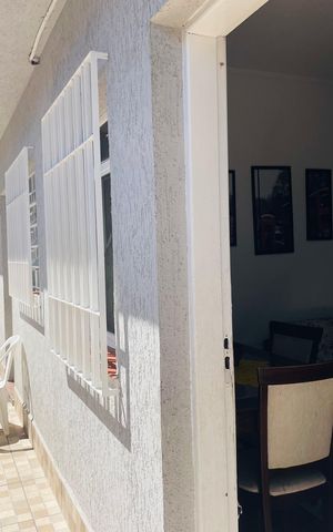 Casa à venda com 180m², 3 quartos e 2 vagas Casa à venda com 180m², 3 quartos e 2 vagasCorredor externo