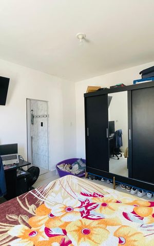 Casa à venda com 180m², 3 quartos e 2 vagas Casa à venda com 180m², 3 quartos e 2 vagasQuarto 1