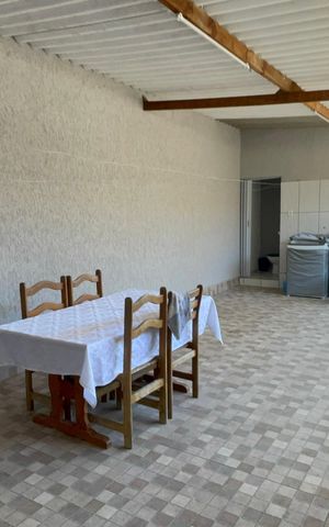Casa à venda com 180m², 3 quartos e 2 vagas Casa à venda com 180m², 3 quartos e 2 vagasQuintal