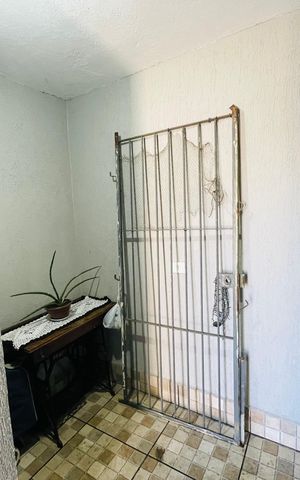 Casa à venda com 180m², 3 quartos e 2 vagas Casa à venda com 180m², 3 quartos e 2 vagasÁrea externa