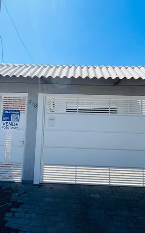 Casa à venda com 180m², 3 quartos e 2 vagas Casa à venda com 180m², 3 quartos e 2 vagasPlaca instalada na fachada do imovel