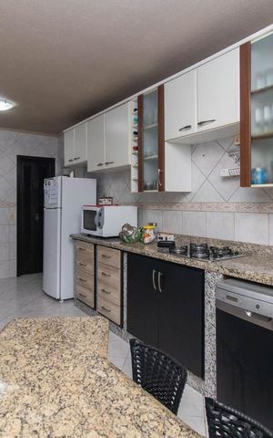 Casa à venda com 255m², 4 quartos e 3 vagasCozinha