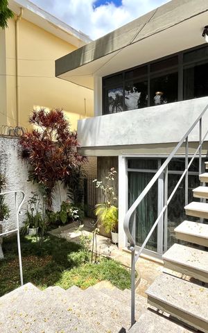 Casa à venda com 196m², 4 quartos e 4 vagas Casa à venda com 196m², 4 quartos e 4 vagasÁrea externa