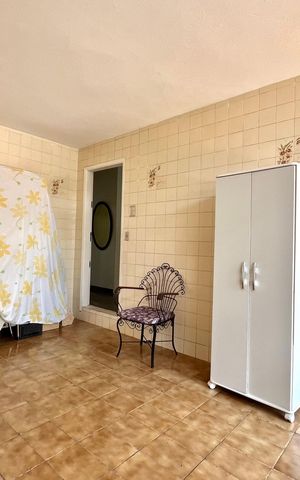 Casa à venda com 196m², 4 quartos e 4 vagas Casa à venda com 196m², 4 quartos e 4 vagasSalão