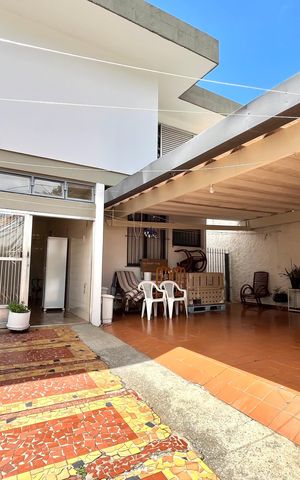 Casa à venda com 196m², 4 quartos e 4 vagas Casa à venda com 196m², 4 quartos e 4 vagasGaragem