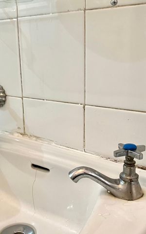 Casa à venda com 196m², 4 quartos e 4 vagas Casa à venda com 196m², 4 quartos e 4 vagasBanheiro de serviço