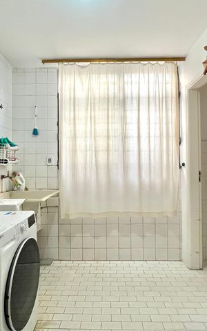 Casa à venda com 196m², 4 quartos e 4 vagas Casa à venda com 196m², 4 quartos e 4 vagasÁrea de Serviço