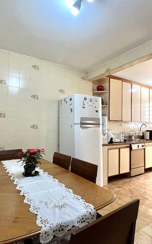 Casa à venda com 196m², 4 quartos e 4 vagas Casa à venda com 196m², 4 quartos e 4 vagasCozinha