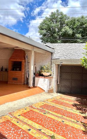 Casa à venda com 196m², 4 quartos e 4 vagas Casa à venda com 196m², 4 quartos e 4 vagasGaragem