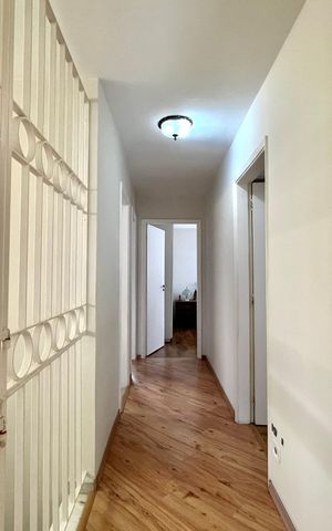 Casa à venda com 196m², 4 quartos e 4 vagas Casa à venda com 196m², 4 quartos e 4 vagasCorredor