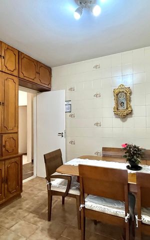 Casa à venda com 196m², 4 quartos e 4 vagas Casa à venda com 196m², 4 quartos e 4 vagasCozinha