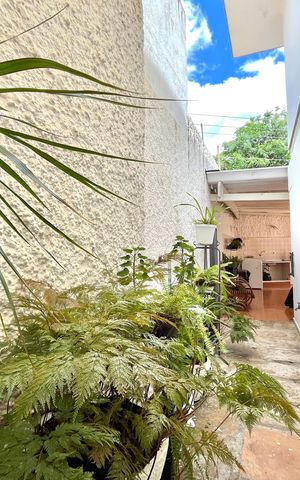 Casa à venda com 196m², 4 quartos e 4 vagas Casa à venda com 196m², 4 quartos e 4 vagasÁrea externa