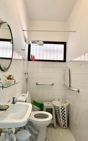 Casa à venda com 196m², 4 quartos e 4 vagas Casa à venda com 196m², 4 quartos e 4 vagasBanheiro de serviço