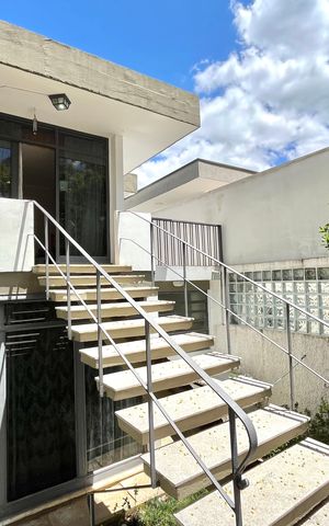 Casa à venda com 196m², 4 quartos e 4 vagas Casa à venda com 196m², 4 quartos e 4 vagasÁrea externa