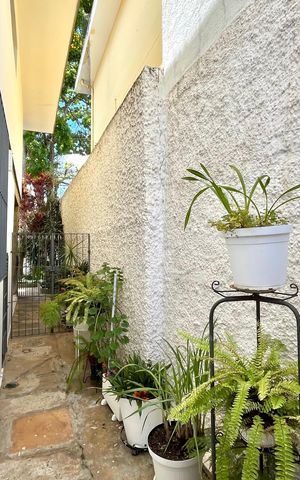 Casa à venda com 196m², 4 quartos e 4 vagas Casa à venda com 196m², 4 quartos e 4 vagasÁrea externa