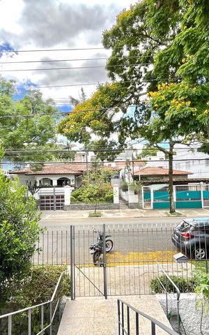 Casa à venda com 196m², 4 quartos e 4 vagas Casa à venda com 196m², 4 quartos e 4 vagasVista da Sala