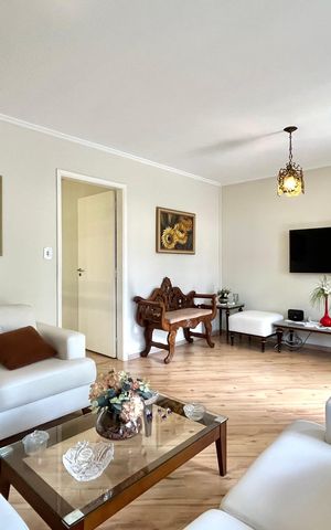 Casa à venda com 196m², 4 quartos e 4 vagas Casa à venda com 196m², 4 quartos e 4 vagasSala