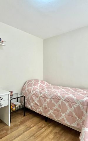 Casa à venda com 196m², 4 quartos e 4 vagas Casa à venda com 196m², 4 quartos e 4 vagasQuarto 3