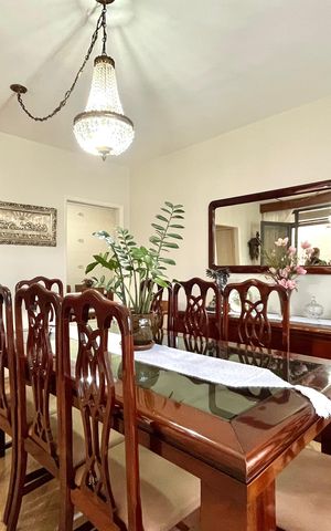 Casa à venda com 196m², 4 quartos e 4 vagas Casa à venda com 196m², 4 quartos e 4 vagasSala de Jantar