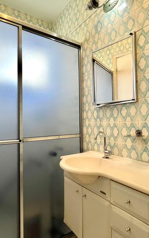 Casa à venda com 196m², 4 quartos e 4 vagas Casa à venda com 196m², 4 quartos e 4 vagasBanheiro da Suíte