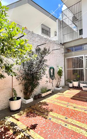 Casa à venda com 196m², 4 quartos e 4 vagas Casa à venda com 196m², 4 quartos e 4 vagasGaragem
