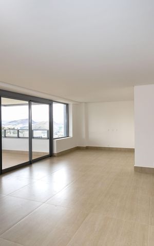 Apartamento à venda com 240m², 4 quartos e 4 vagas Apartamento à venda com 240m², 4 quartos e 4 vagasSala 1