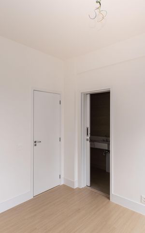 Apartamento à venda com 240m², 4 quartos e 4 vagas Apartamento à venda com 240m², 4 quartos e 4 vagasSuíte 3