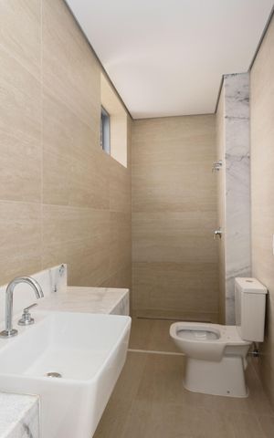 Apartamento à venda com 240m², 4 quartos e 4 vagas Apartamento à venda com 240m², 4 quartos e 4 vagasBanheiro da Suíte 3
