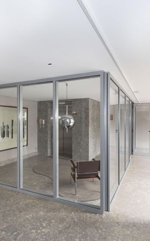 Apartamento à venda com 240m², 4 quartos e 4 vagas Apartamento à venda com 240m², 4 quartos e 4 vagasÁrea comum - Recepção do Prédio