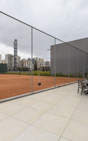 Apartamento à venda com 240m², 4 quartos e 4 vagas Apartamento à venda com 240m², 4 quartos e 4 vagasÁrea comum - Quadra de Tênis