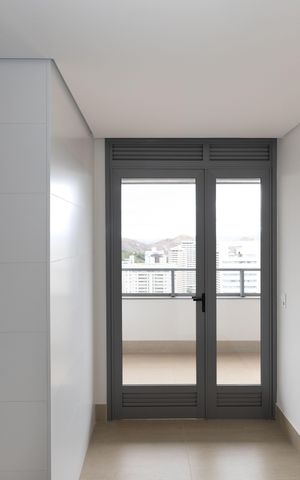 Apartamento à venda com 240m², 4 quartos e 4 vagas Apartamento à venda com 240m², 4 quartos e 4 vagasÁrea de Serviço