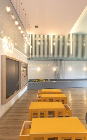 Apartamento à venda com 240m², 4 quartos e 4 vagas Apartamento à venda com 240m², 4 quartos e 4 vagasÁrea comum - Brinquedoteca