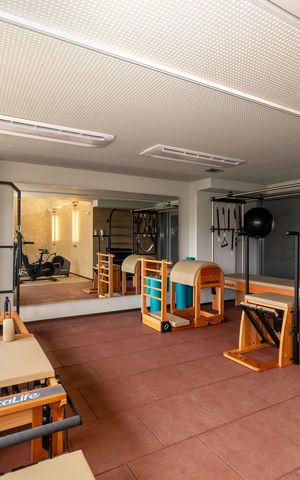 Apartamento à venda com 240m², 4 quartos e 4 vagas Apartamento à venda com 240m², 4 quartos e 4 vagasÁrea comum - Academia