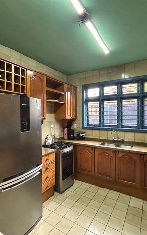 Casa para alugar com 290m², 4 quartos e 1 vaga Casa para alugar com 290m², 4 quartos e 1 vagaCozinha