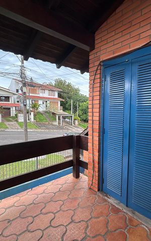 Casa para alugar com 290m², 4 quartos e 1 vaga Casa para alugar com 290m², 4 quartos e 1 vagaSacada - Sala