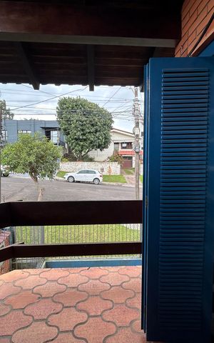 Casa para alugar com 290m², 4 quartos e 1 vaga Casa para alugar com 290m², 4 quartos e 1 vagaSacada - Sala