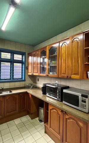 Casa para alugar com 290m², 4 quartos e 1 vaga Casa para alugar com 290m², 4 quartos e 1 vagaCozinha
