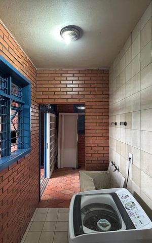 Casa para alugar com 290m², 4 quartos e 1 vaga Casa para alugar com 290m², 4 quartos e 1 vagaÁrea de Serviço