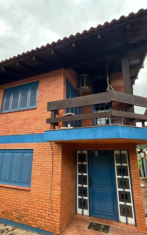 Casa para alugar com 290m², 4 quartos e 1 vaga Casa para alugar com 290m², 4 quartos e 1 vagaFachada