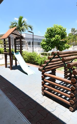 Casa de condomínio à venda com 167m², 3 quartos e 2 vagasÁrea comum - Playground