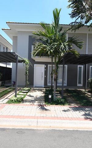 Casa de condomínio à venda com 167m², 3 quartos e 2 vagasFachada