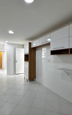 Apartamento para alugar com 182m², 3 quartos e 2 vagasCozinha e Área de Serviço