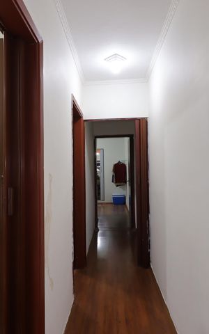 Casa à venda com 119m², 2 quartos e 2 vagasCorredor interno
