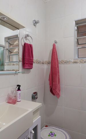 Casa à venda com 119m², 2 quartos e 2 vagasBanheiro 1