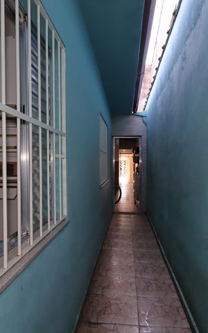 Casa à venda com 119m², 2 quartos e 2 vagasCorredor externo