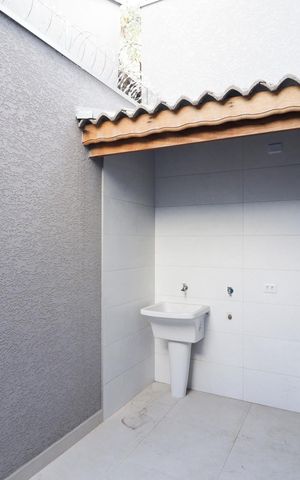 Casa à venda com 144m², 3 quartos e 2 vagas Casa à venda com 144m², 3 quartos e 2 vagasÁrea de Serviço