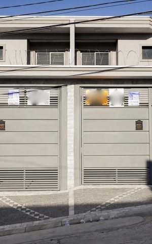 Casa à venda com 144m², 3 quartos e 2 vagas Casa à venda com 144m², 3 quartos e 2 vagasFachada