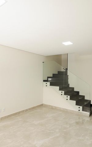 Casa à venda com 144m², 3 quartos e 2 vagas Casa à venda com 144m², 3 quartos e 2 vagasSala