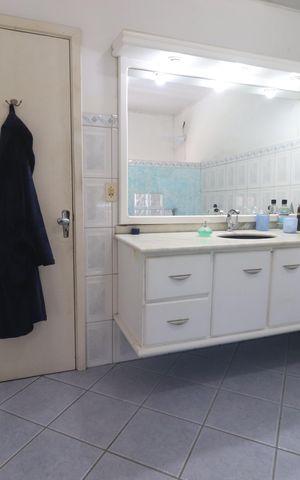 Casa à venda com 160m², 3 quartos e 2 vagasBanheiro