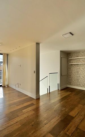 Casa de condomínio à venda com 300m², 3 quartos e 2 vagas Casa de condomínio à venda com 300m², 3 quartos e 2 vagasSala (Segundo Andar)